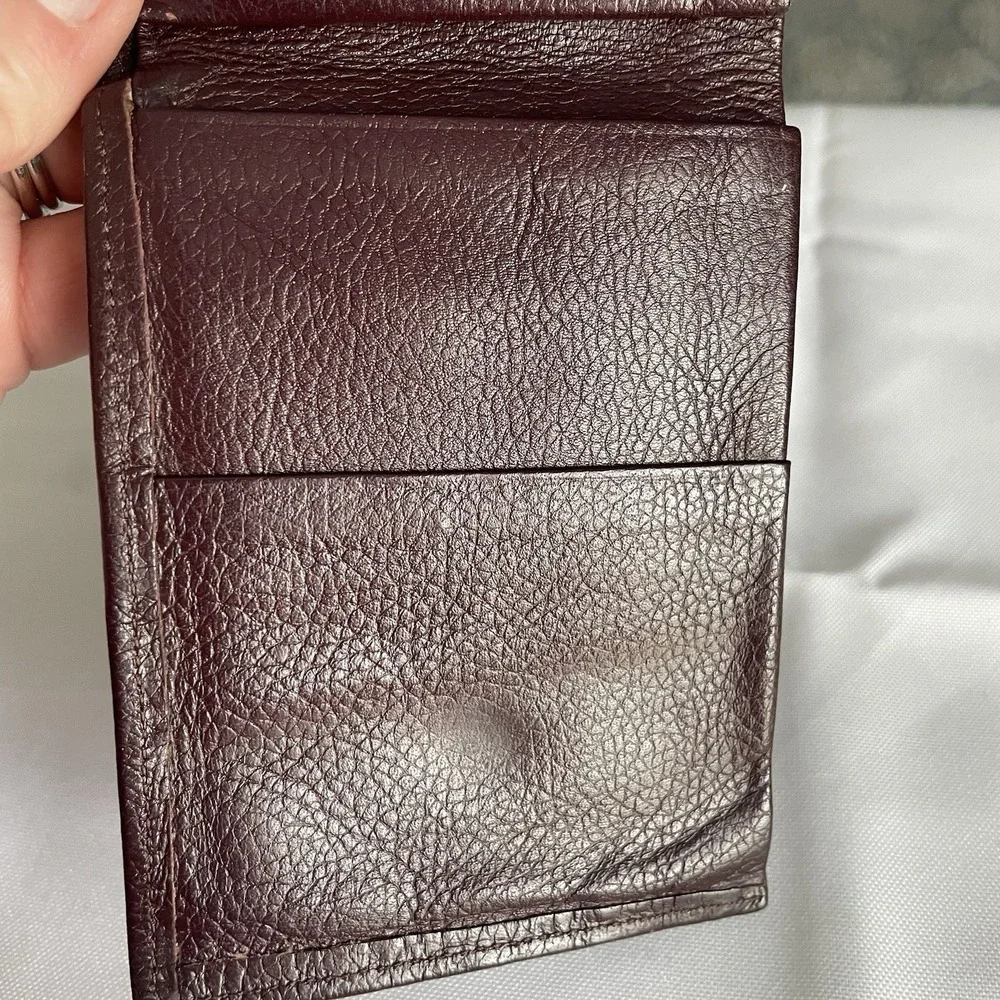 Vintage Men's Classic Maroon Pebbled Soft Leather Compact Bifold Wallet